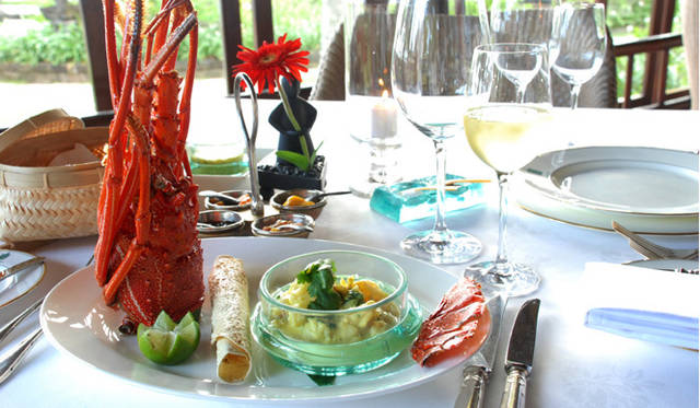 <strong>The Oberoi｜オベロイ</strong> メインダイニング「クラクラ」では、最高級の食材を使った斬新なメニューが