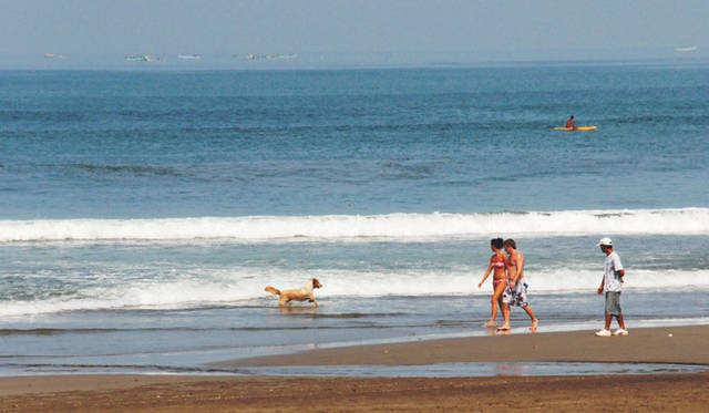 <strong>The Oberoi｜オベロイ</strong> 物売りの少ないスミニャックのビーチは大人なリゾートスポットといえる