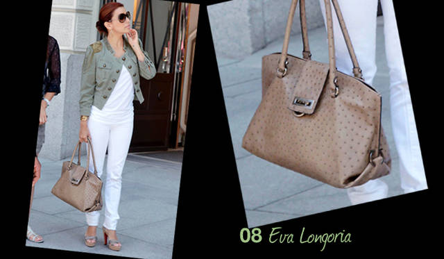 <strong>Salvatore Ferragamo｜サルヴァトーレ フェラガモ</strong>　ミリタリージャケットを主役にしたコーディネイトがお似合いのエヴァ・ロンゴリア。ラグジュアリーながら主張しすぎないオストリッチのバッグをもって、大人の辛口スタイルを完成させている。©Olycom