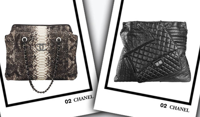 <strong>CHANEL｜シャネル</strong>　左／バッグ（パイソン） [W34×H29×D14.5cm]　54万3900円、右／バッグ（カーフレザー） [W34×H34×D16cm]　42万9450円（ともにシャネル）　©CHANEL
