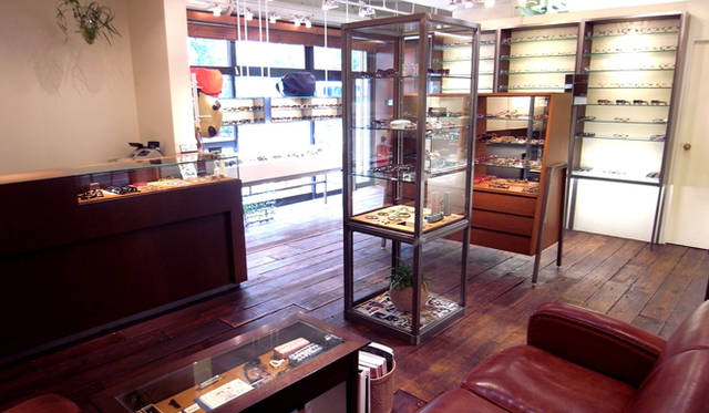 松浦俊夫｜from TOKYO MOON　9月26日 ON AIR　ファッション界の寵児、トム・フォードのあらたなる挑戦<br />落ち着いた雰囲気の店内は居心地がよく、ゆったりと買い物を楽しめます。