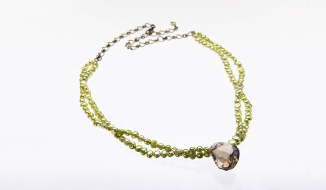 <strong>espressivo｜エスプレッシーヴォ</strong> スモーキークオーツ×淡水パール 2万5000円