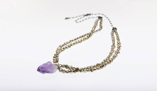 <strong>espressivo｜エスプレッシーヴォ</strong> アメジスト×淡水パール 2万3000円