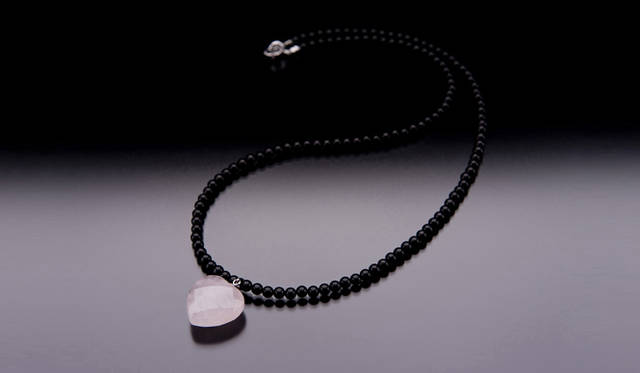 <strong>espressivo｜エスプレッシーヴォ</strong> ローズクオーツ×オニキス 2万8000円