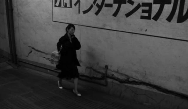 <strong>PRADA｜プラダ</strong>　『Morning Light』　パーセル・スティーブン 作｜早稲田大学大学院国際情報通信研究科・安藤研究室</br>おとぎ話のような雰囲気の、現代版シンデレラ・ストーリー。あいまいな結末は、観るひとに想像の余地を残している。