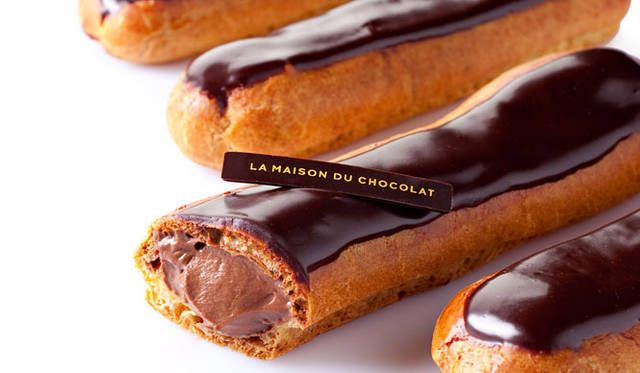 <strong>LA MAISON DU CHOCOLAT｜ラ・メゾン・デュ・ショコラ</strong>　日本初登場の「エクレア」1個651円（2010年11月からは表参道店、丸の内店でも発売予定)