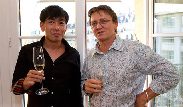 <strong>渡邉季穂｜uka</strong>　平野つよしさん（左）と、uka ネイルオイルの開発のパートナー ジル・バートゥミュウさん（右）