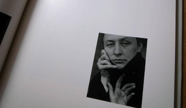 連載・生方ななえ｜TWO LIVES　スティーグリッツによって撮影されたオキーフのポートレイト。