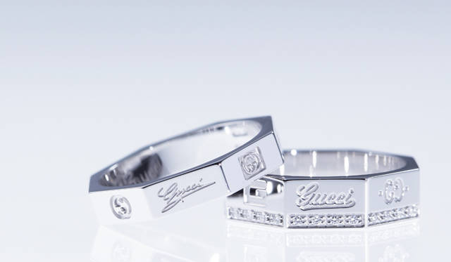 <strong>GUCCI｜グッチ</strong>　左／OTTO WG THIN RING 7万8750円　右／OTTO WG DIAMOND THIN RING 27万8250円（ともにGUCCI／グッチ ジャパン）