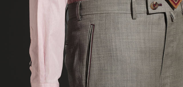 <strong>Paul Smith｜ポール・スミス コレクション</strong>　トラウザーズもステッチカラーを統一させてトータルイメージをアピール。スーツ21万円（individual order / ポール・スミス コレクション）