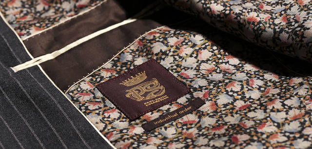 <strong>Paul Smith｜ポール・スミス コレクション</strong>　3パターン用意されている今シーズンのライナー（裏地）。スーツ15万円7500円（individual order / ポール・スミス コレクション）