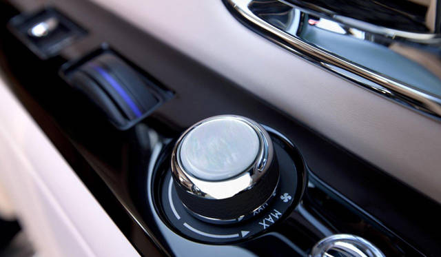 <b>ROLLS-ROYCE｜ロールス・ロイス</b>