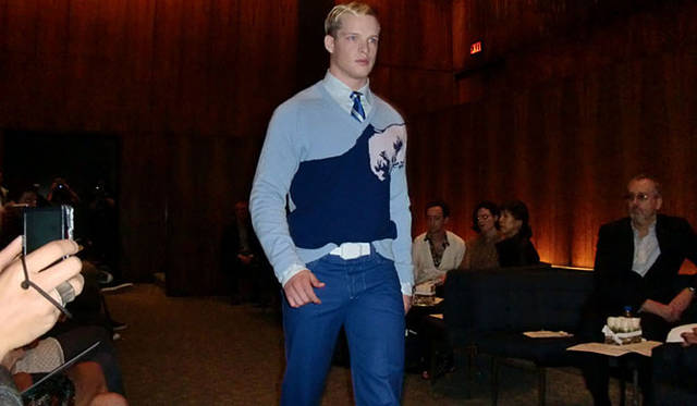 <strong>マシュー・ワォルドマン｜ニューヨーク ファッションウィーク</strong>　NOOKAのベルトを着けた「Marlon Gobel」の2011SSのショーモデル