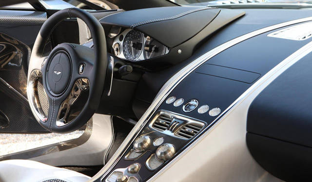 <b>ASTON MARTIN｜アストン マーティン ONE-77</b>