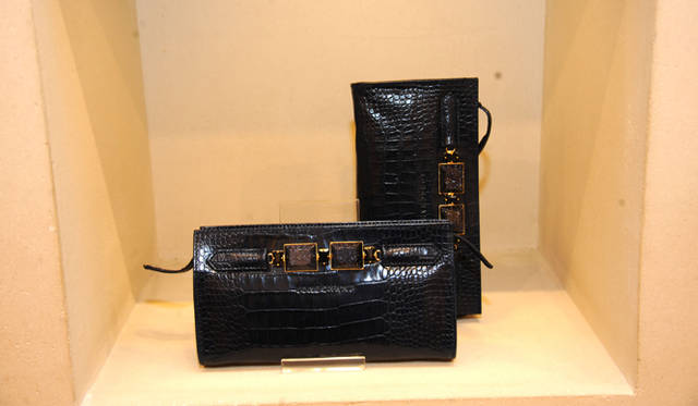 <strong>Kate Moss for LONGCHAMP</strong>　2シーズン目になるコレクション「ケイト・モス・フォー・ロンシャン」から。