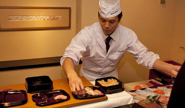 <b>きき酒師チズコ｜日本酒ソムリエ</b>　ニューヨークを代表する老舗ホテル「THE KITANO」内にある懐石レストラン「白梅」にて。