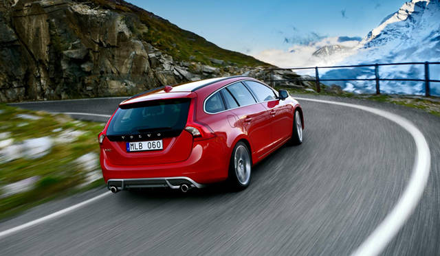<strong>VOLVO｜ボルボ V60</strong> R Design