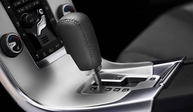 <strong>VOLVO｜ボルボ S60</strong> R Design