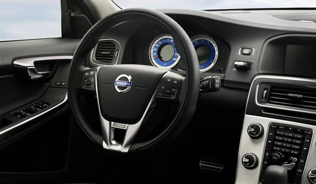 <strong>VOLVO｜ボルボ</strong> R Design