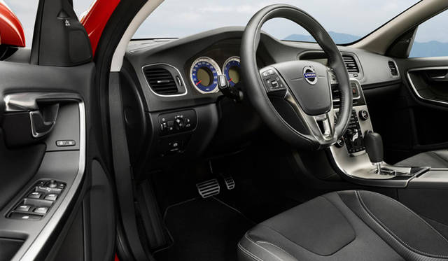 <strong>VOLVO｜ボルボ</strong> R Design