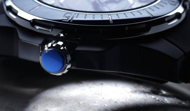 <strong>CHANEL｜シャネル</strong> J12 マリン 自動巻き、ブラックのハイテクセラミック×SS製ケース＆ラバーブレスレット、300m防水、49万9800円