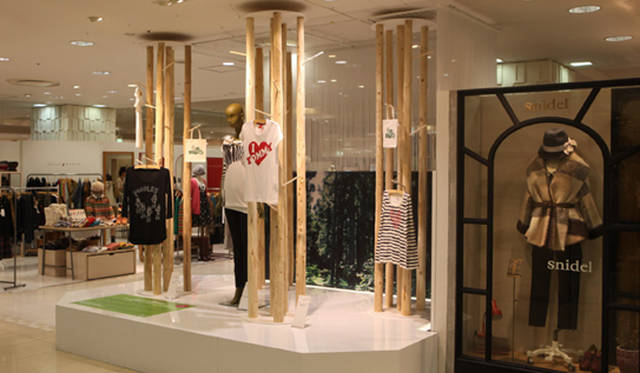 <b>more trees</b>  チャリティ写真展、「TOUCH WOOD展」開催　4階Ｔシャツコラボチャリティー