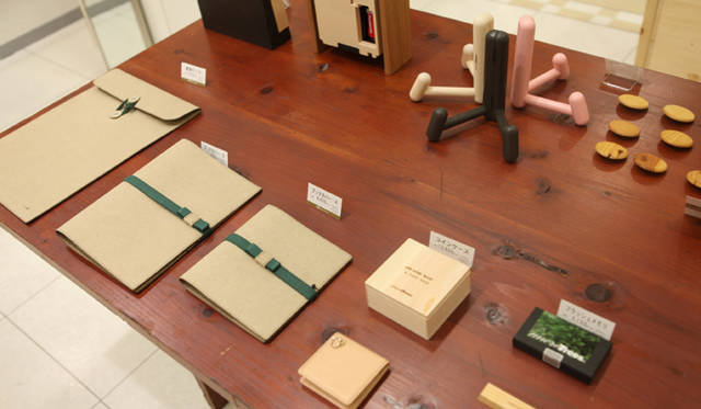 <b>more trees</b>  チャリティ写真展、「TOUCH WOOD展」開催　jam home madeコラボグッズ