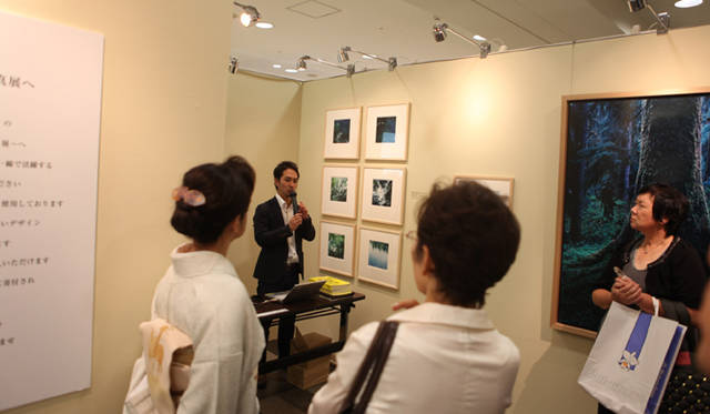 <b>more trees</b>  チャリティ写真展、「TOUCH WOOD展」開催　オープニングレセプションの様子