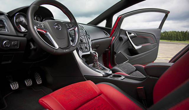 <strong>OPEL GTC Paris｜オペル GTC パリ</strong>