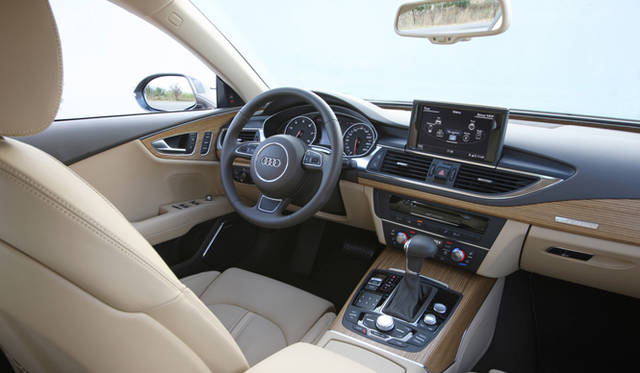 <strong>AUDI｜アウディ A7 </strong>