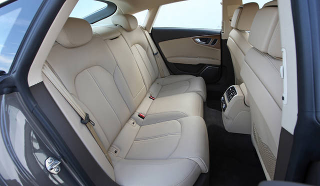 <strong>AUDI｜アウディ A7 </strong>