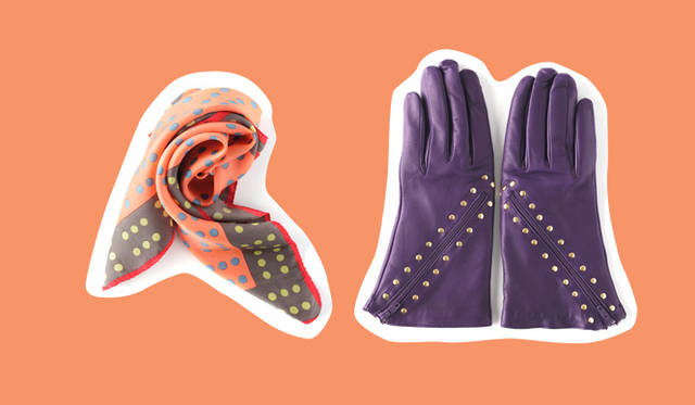 <strong>BARNEYS NEW YORK｜バーニーズ　ニューヨーク</strong>　左／差し色には鮮やかなカラーをチョイスして、大人しくなりがちなエレガントスタイルを華やかに。ドットスカーフ 6720円（EPICE／バーニーズ　ニューヨーク銀座店）、右／どんなコーディネイトにも簡単に取り入れられるグローブは遊びのあるものを選んでスタイリングのアクセントにしたい。　スタッズ×ジップグローブ 1万5750円（GUDER GLOBE／バーニーズ　ニューヨーク新宿店）