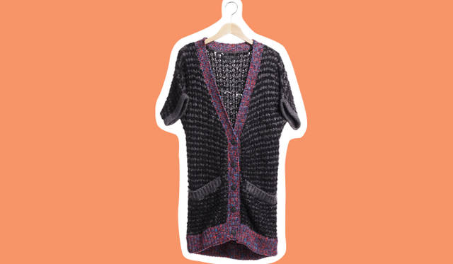 <strong>BARNEYS NEW YORK｜バーニーズ　ニューヨーク</strong>　“BITTER”フレーバーの軸となるプレッピー＆ミリタリーテイストのお手本にしたいのは今季バイヤー支持率も高かったラグアンドボーン。ミリタリールックのランウェイから、ざっくりとしたニットがお薦め。カーディガン 6万5100円（ラグアンドボーン／バーニーズ　ニューヨーク新宿店）