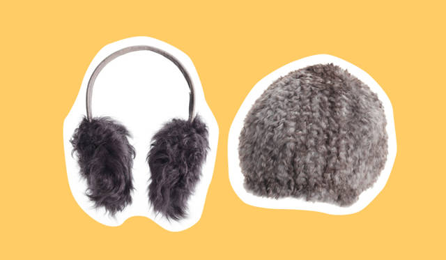 <strong>INTERNATIONAL GALLERY BEAMS｜インターナショナルギャラリー ビームス</strong>　仕上げにファーをプラスして女性らしさを演出。上質なアイテムをコーディネイトの基本色で統一し、大人っぽく着こなすことをお忘れなく！　左／ラムイヤーマフ 1万6800円、右／ラビットファーハット 3万1500円（ともにカール ドナヒュー／インターナショナルギャラリー ビームス）