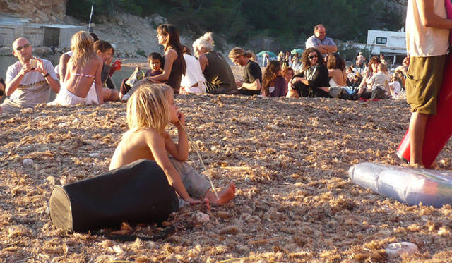 Ibiza Chillout Lounge Vol.01｜ようこそ、楽園 イビザへ　オレンジに染まる世界に音楽が響く──子どもさえうっとり聴きいるロマンティックなひと時。