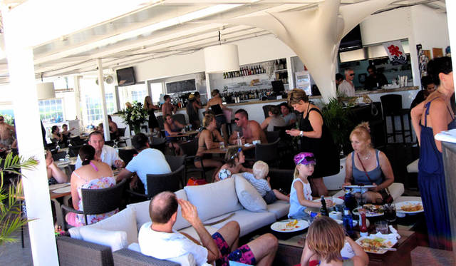 Ibiza Chillout Lounge Vol.03｜MUSIC　『Sands』　さまざまな国のひとがいるのもイビサならでは。