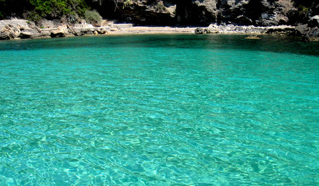 Ibiza Chillout Lounge Vol.03｜MUSIC　「SOUND FARM STUDIO IBIZA」　こんなにも透明度の高い美しい海に癒されれば、おのずとあらたなアイデアが浮かぶというもの。