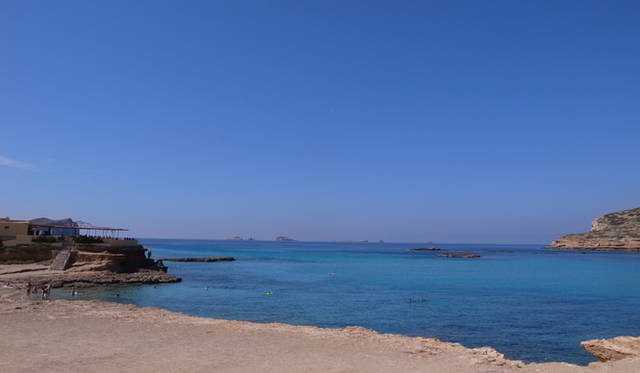 Ibiza Chillout Lounge Vol.04｜Creation　絵に描いたような青い海と青い空。