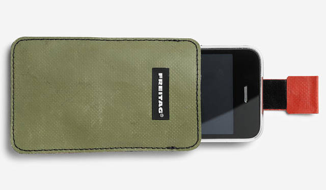 <strong>FREITAG｜フライターグ</strong>　iPhoneケース 「F22 iPHONE SLEEVE」