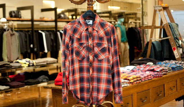 <strong>BARNEYS NEW YORK｜バーニーズ　ニューヨーク</strong>　「ENGINEERED GARMENTS（エンジニアード ガーメンツ）」ウエスタンシャツ 2万3100円