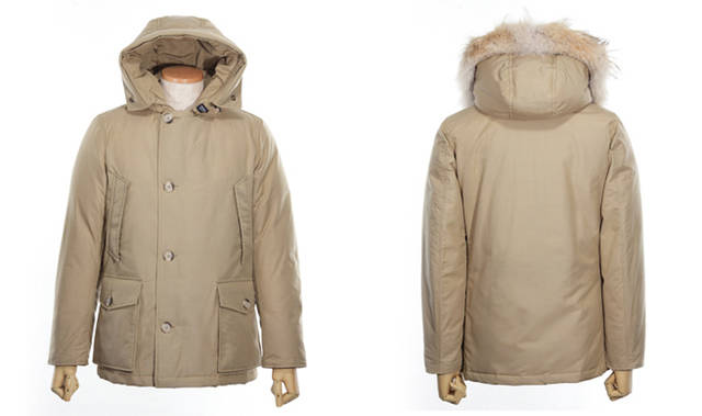 <strong>Woolrich｜ウールリッチ</strong>　右：バックスタイル　左：ボアを取った状態　アークティックパーカ各8万9250円