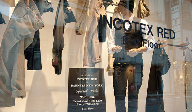 <strong>INCOTEX RED｜インコテックス レッド</strong>　バーニーズ　ニューヨーク銀座店のウインドゥディスプレイ