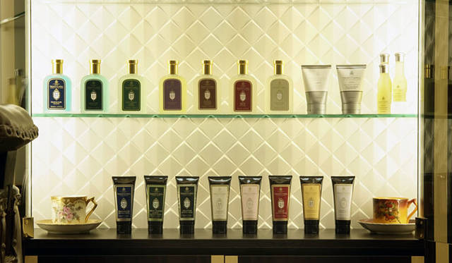 <strong>ヘアサロン大野グループ</strong>　『艶出専科』本店