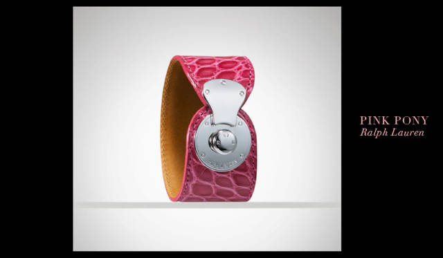 <strong>RALPH LAUREN｜ラルフ ローレン　PINK PONY</strong>　「LUXURY LIMITED ITEMS」　ピンクのアリゲーターでつくられたリッキー バングル。ラルフ ローレンのアイコンである「リッキー ロック」をモチーフにデザインされている。表参道店限定1点。10万800円