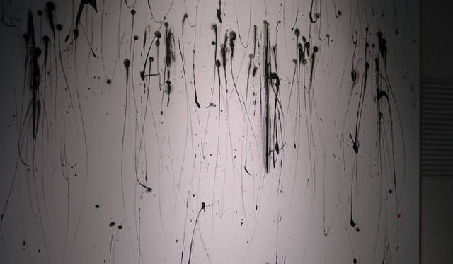 ART｜墨象作家 宮村 弦　第7回「食とアートの会」イベントレポート　レストランアイのために制作されたアルファベットの“I”をモチーフとした新作がこの日お披露目された。