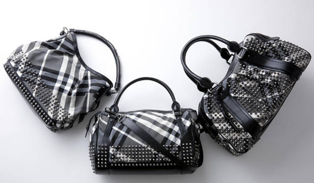 <strong>BURBERRY｜バーバリー</strong>　左から／ホーボーバッグ[W30×H30×D12cm] 15万2250円、ボストンバッグ[W36×H26.5×D17.5cm] 15万7500円、ボストンバッグ[W47.5×H23.5×D15cm] 19万4250円（バーバリー／バーバリー・インターナショナル）