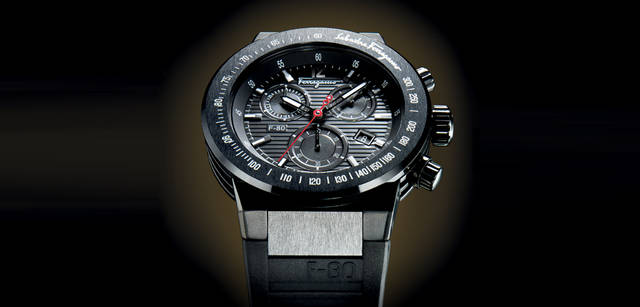 <strong>Salvatore Ferragamo｜サルヴァトーレ フェラガモ</strong> F-80　ブラッシュ仕上げのチタンケースが腕元に精悍さを添える一本。「F-80」はブランド創立80周年を記念したモデル。メンズ。クォーツ、SSケース、ケース径44mm。25万2000円（サルヴァトーレ フェラガモ／フェラガモ･ジャパン）