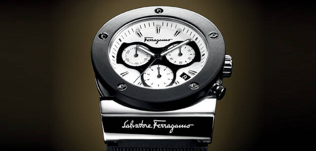 <strong>Salvatore Ferragamo｜サルヴァトーレ フェラガモ</strong> GANCINO sport　最新モデルとなるスポーツクロノグラフはスパルタンな雰囲気がポイント。トップリングには柔軟なポリウレタンを使用。メンズ。クォーツ、SSケース、ケース径40mm。17万8500円（サルヴァトーレ フェラガモ／フェラガモ･ジャパン）