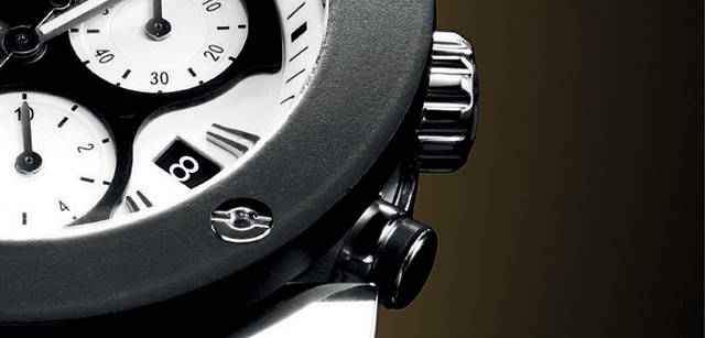 <strong>Salvatore Ferragamo｜サルヴァトーレ フェラガモ</strong> GANCINO sport　最新モデルとなるスポーツクロノグラフはスパルタンな雰囲気がポイント。トップリングには柔軟なポリウレタンを使用。メンズ。クォーツ、SSケース、ケース径40mm。17万8500円（サルヴァトーレ フェラガモ／フェラガモ･ジャパン）