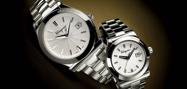 <strong>Salvatore Ferragamo｜サルヴァトーレ フェラガモ</strong> FERRAGAMO 1898 着こなしを選ばないクリーンな気品を放つシンプルな最新の3針モデル。文字盤のサンレイ･ギョシェ加工は視認性にも貢献。ケース径40mmメンズ、33mm レディース。クォーツ、SSケース。各9万4500円（サルヴァトーレ フェラガモ／フェラガモ･ジャパン）